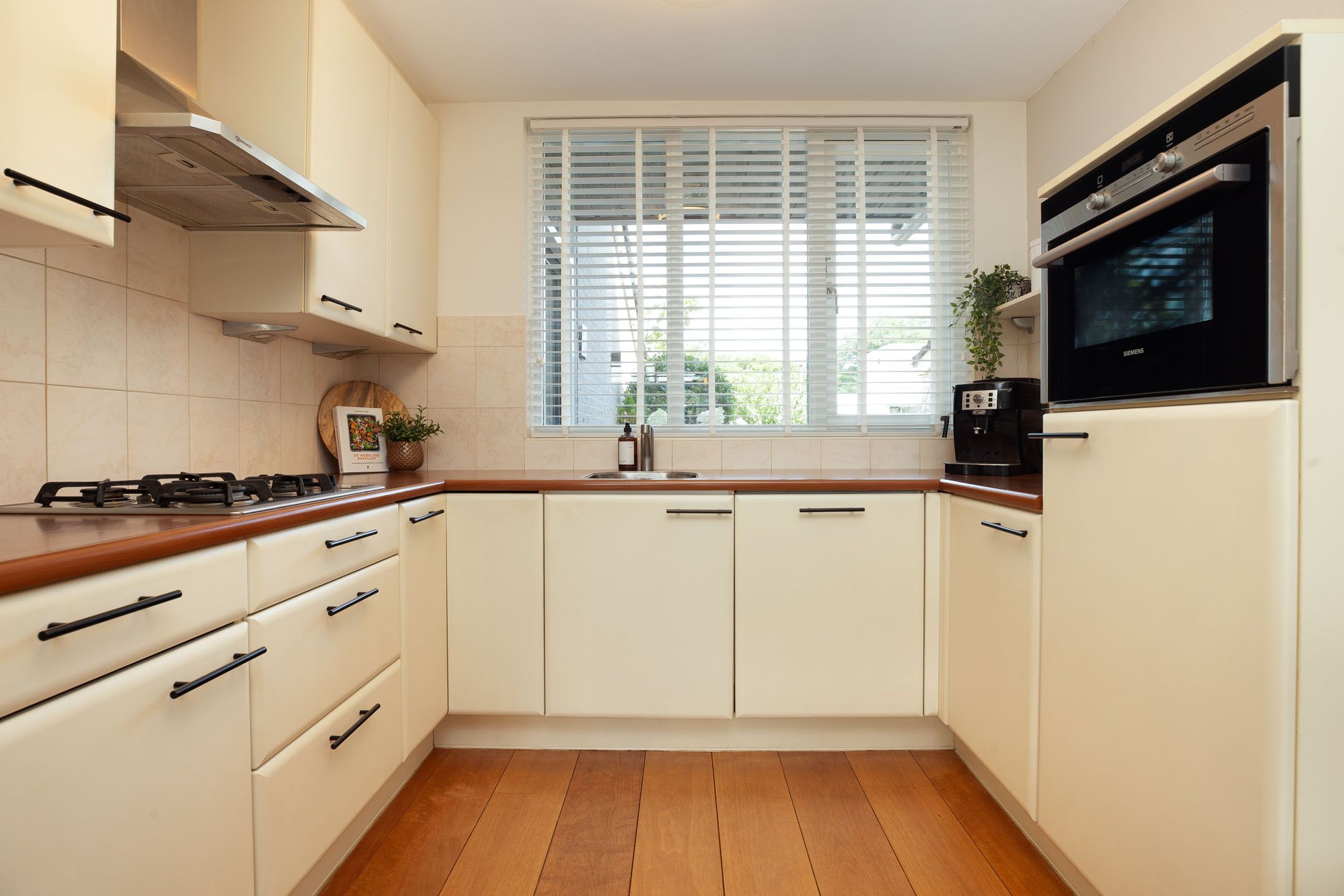 Photo 12 of Groen van Prinstererlaan 45