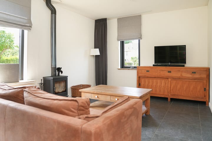 Photo 10 of Burgemeester van Suchtelenstraat 17