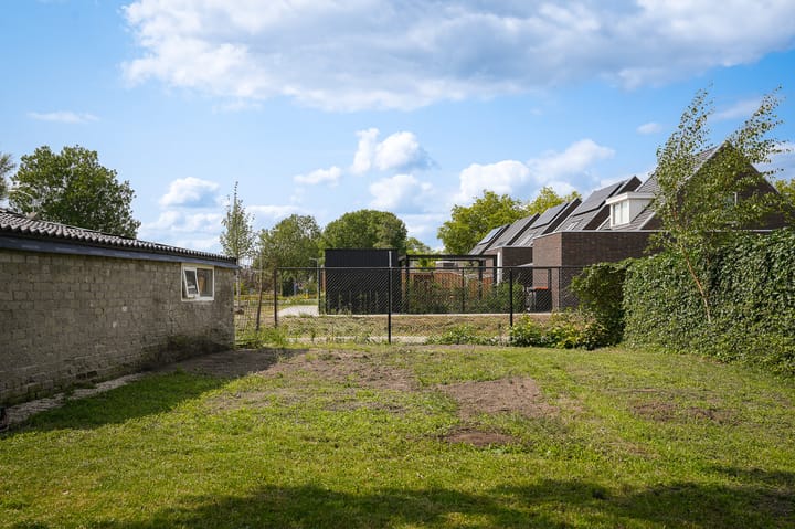 Photo 27 of Burgemeester van Suchtelenstraat 17