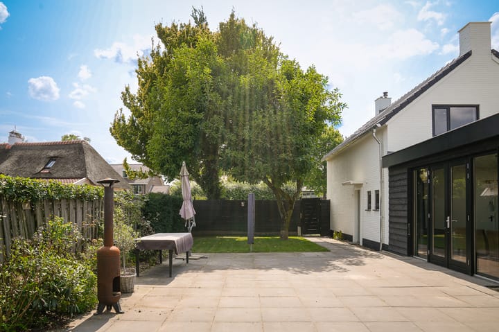 Photo 30 of Burgemeester van Suchtelenstraat 17