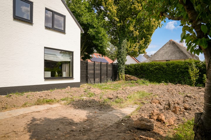 Photo 35 of Burgemeester van Suchtelenstraat 17