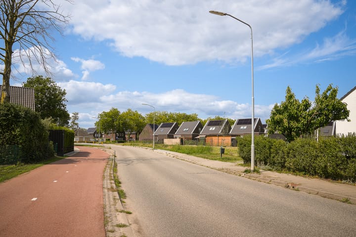 Photo 42 of Burgemeester van Suchtelenstraat 17