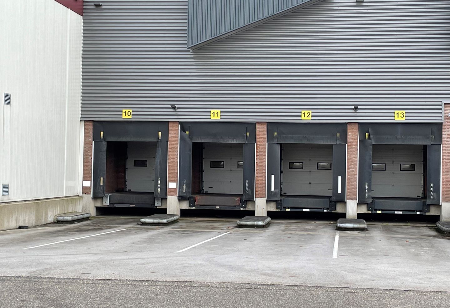 Bekijk foto 2 van Stationsweg 28