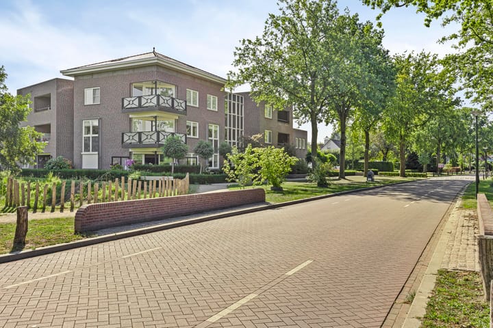 Photo 2 of Vondellaan 165