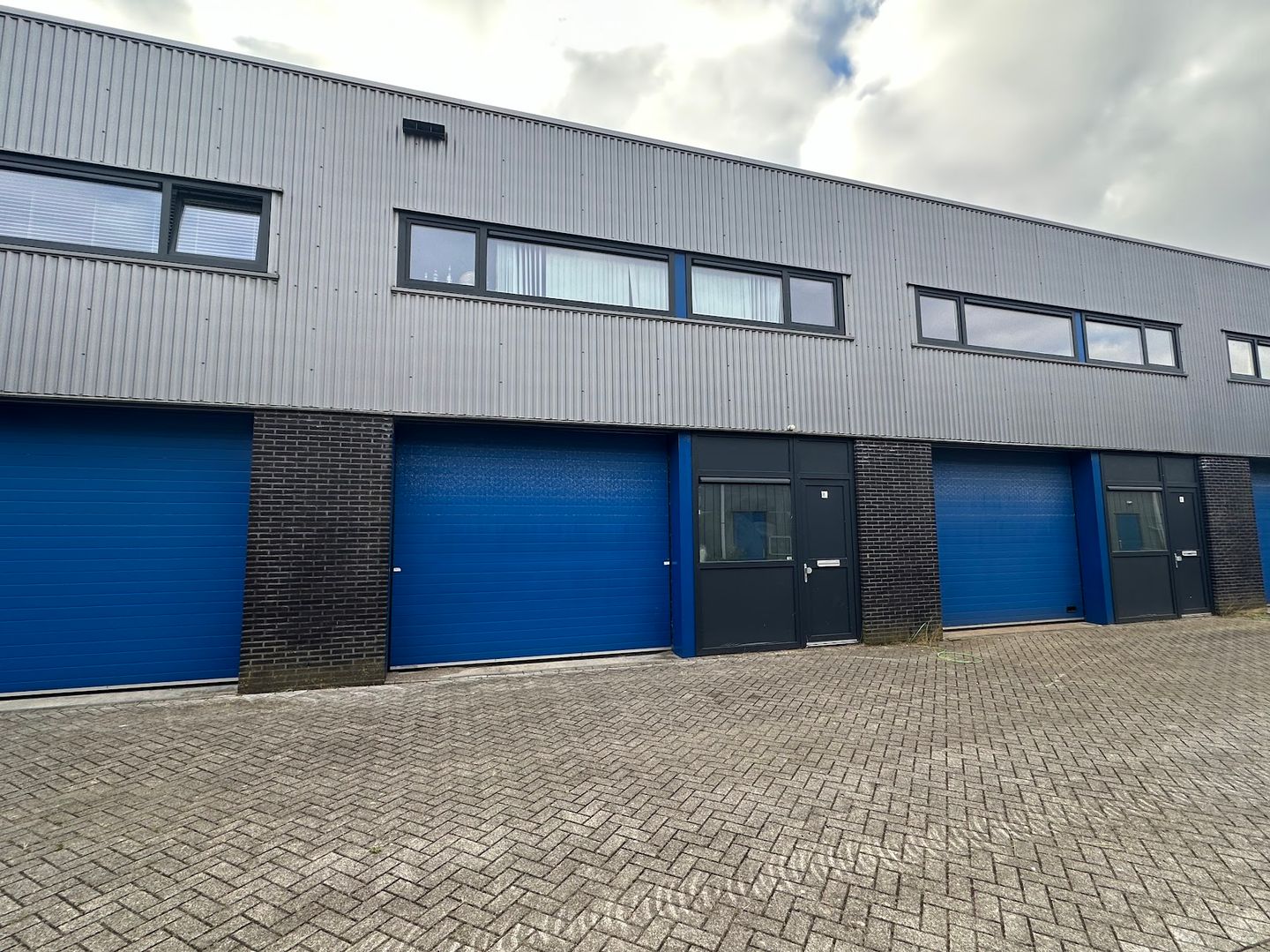 Bekijk foto 1 van Van der Waalsstraat 8-b