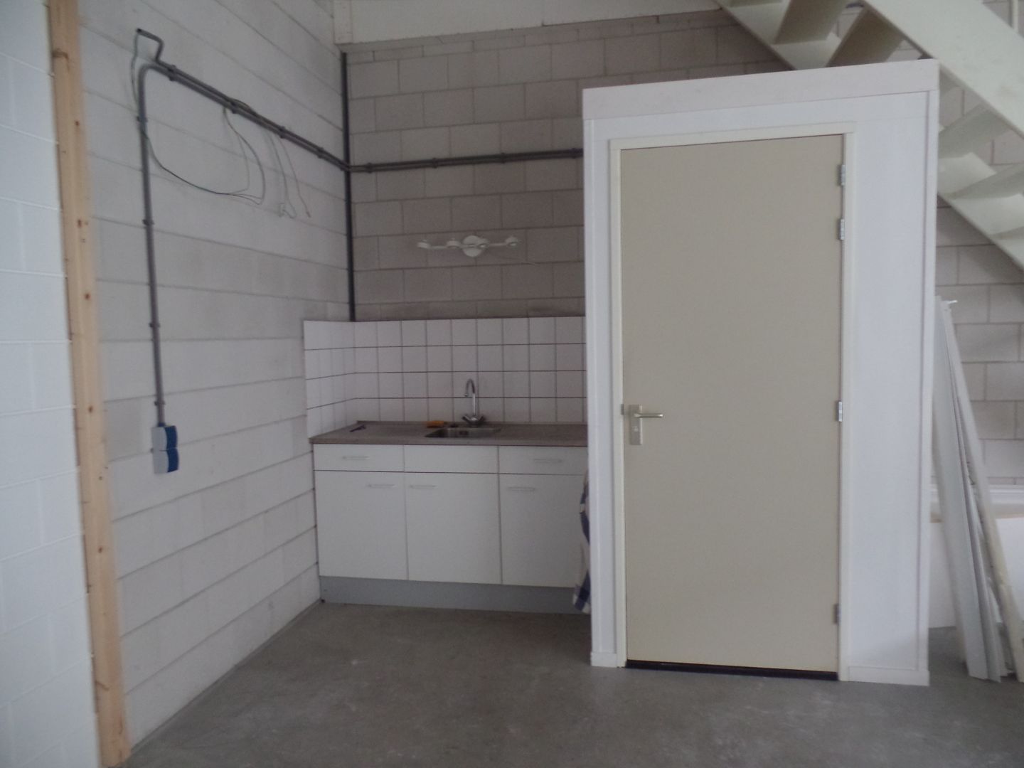 Bekijk foto 4 van Van der Waalsstraat 8-b