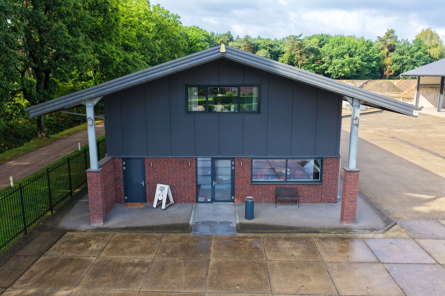 Bekijk foto 1 van Mgr.Hermuslaan 70