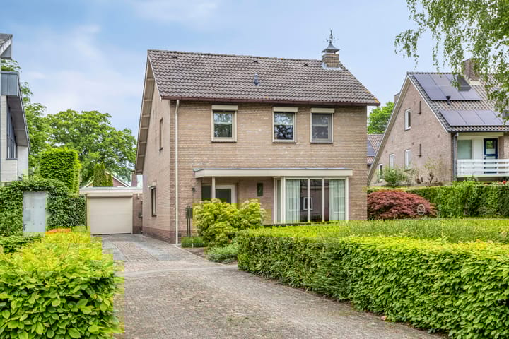 Photo 1 of Amathasstraat 7