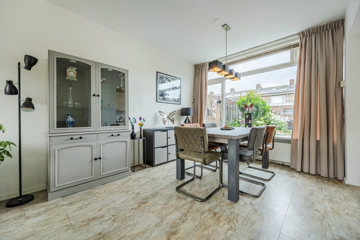 Foto 12 van Esdoornstraat 15