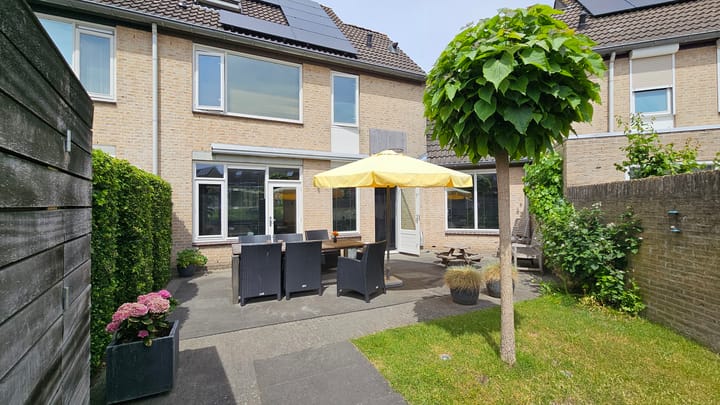 Photo 2 of Albert Schweitzerlaan 6