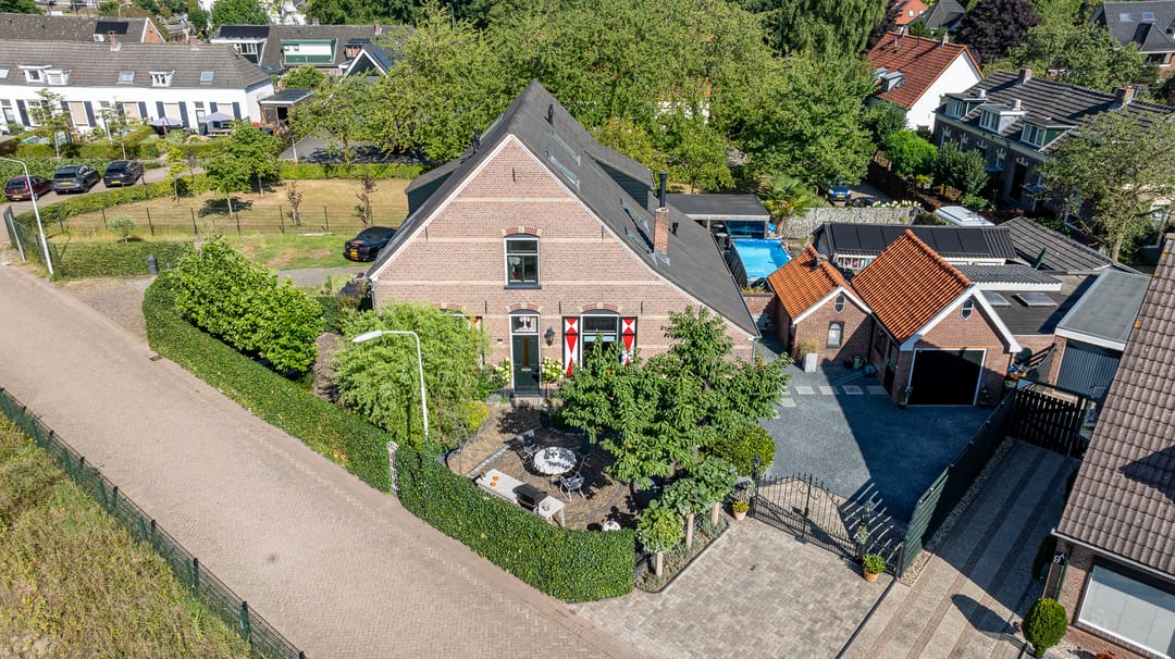 Photo 37 of Spoorstraat 9
