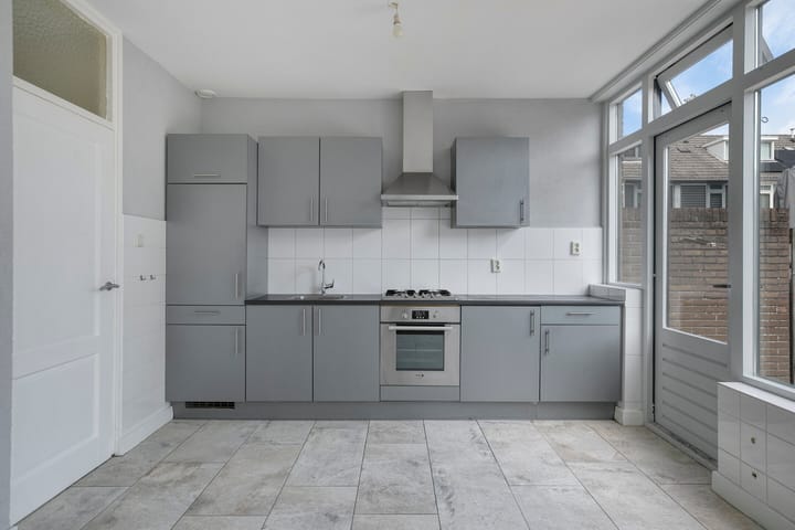 Foto 12 van Van Anrooijstraat 10