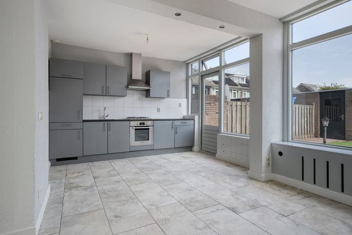 Foto 13 van Van Anrooijstraat 10