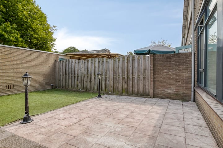 Foto 15 van Van Anrooijstraat 10