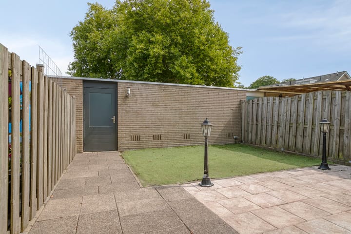 Foto 16 van Van Anrooijstraat 10