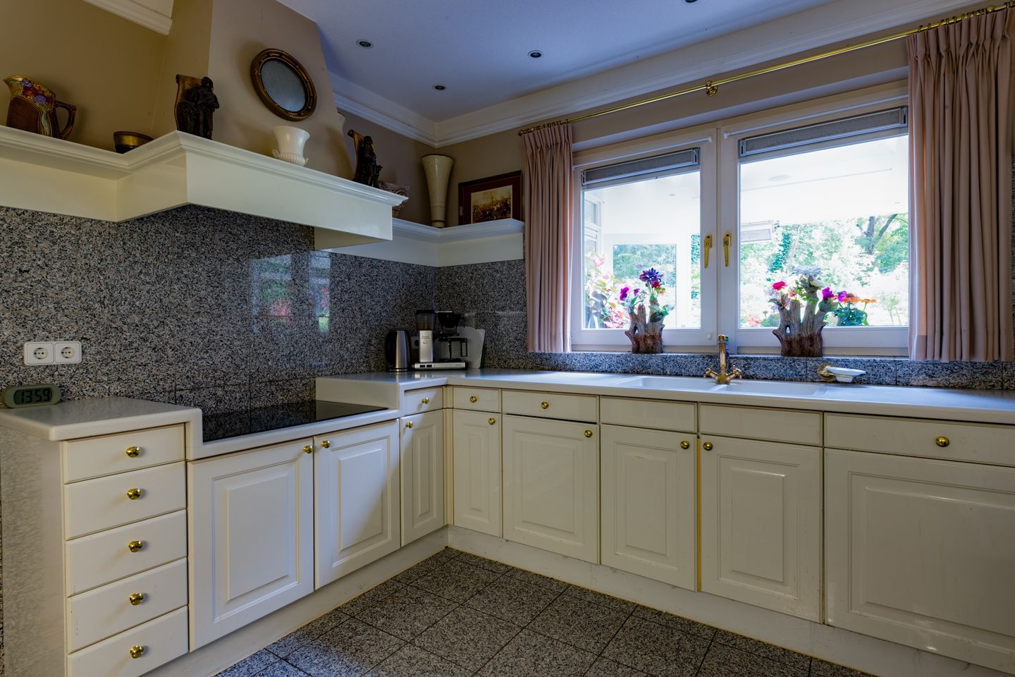 Photo 14 of Patersweg 9