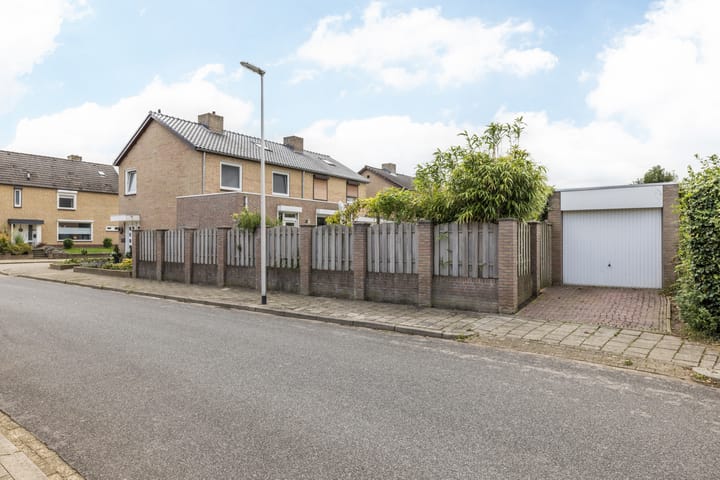 Foto 37 van Leon Biessenstraat 7