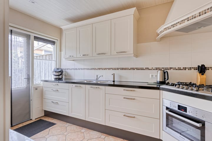 Photo 8 of Pijnboomstraat 18