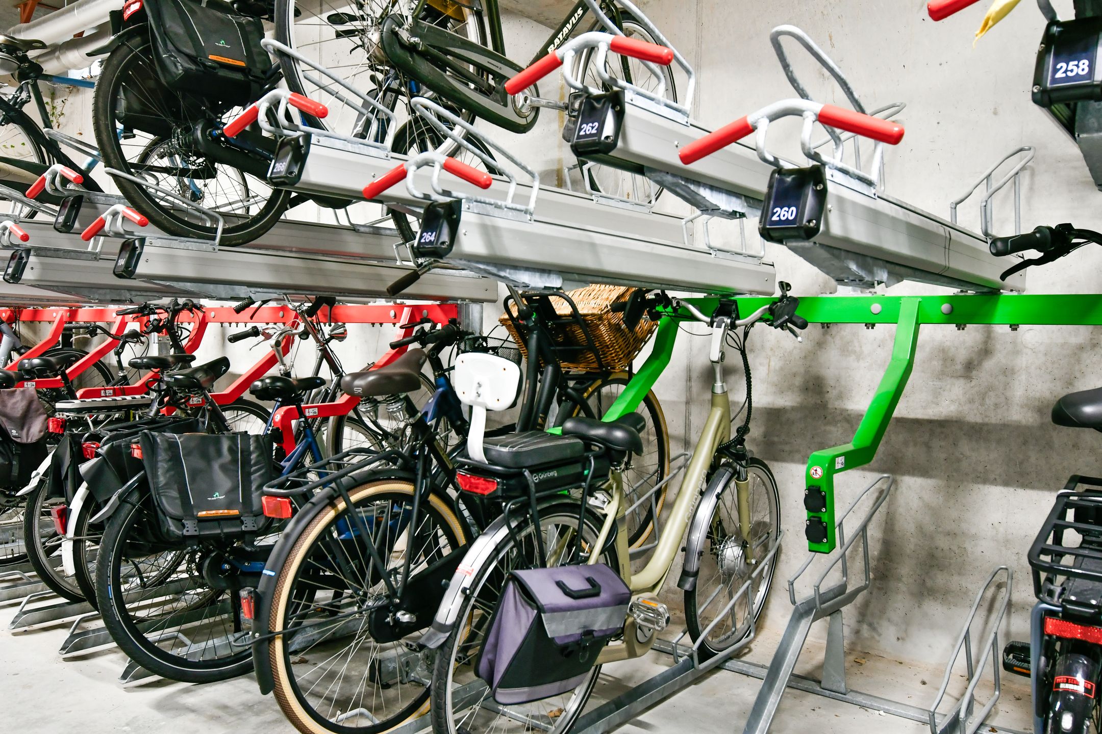 Foto 27 van Albertina Agnesstraat 264