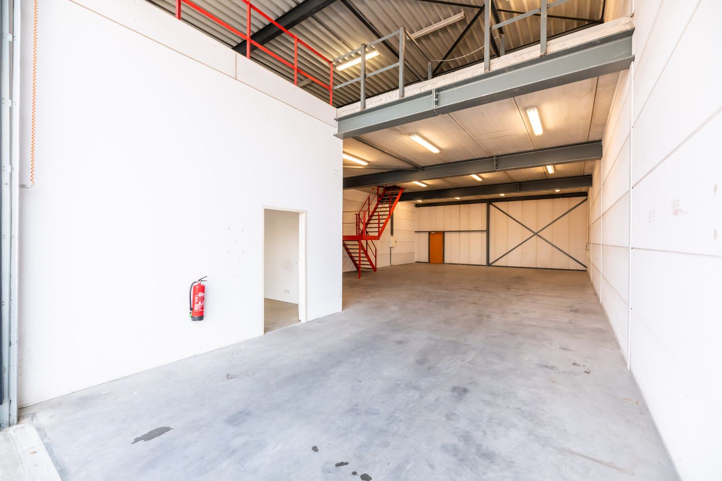 View photo 4 of Leeghwaterstraat 4-b