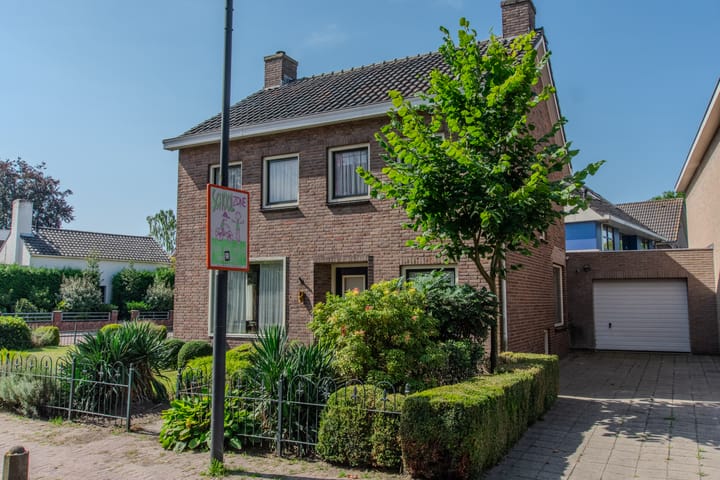 Photo 2 of Bergsestraat 1