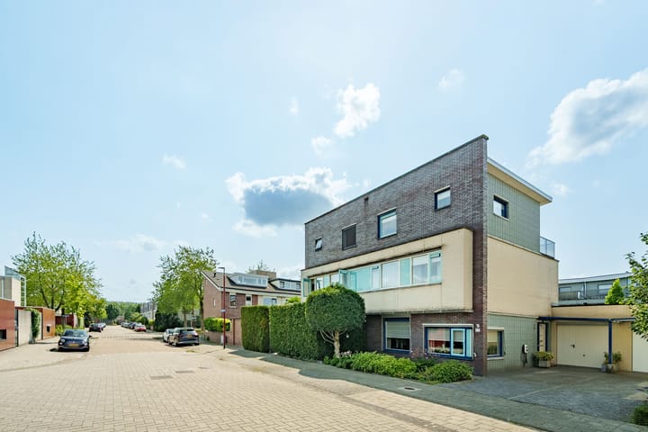 Photo 2 of Gerard Walschaphove 23