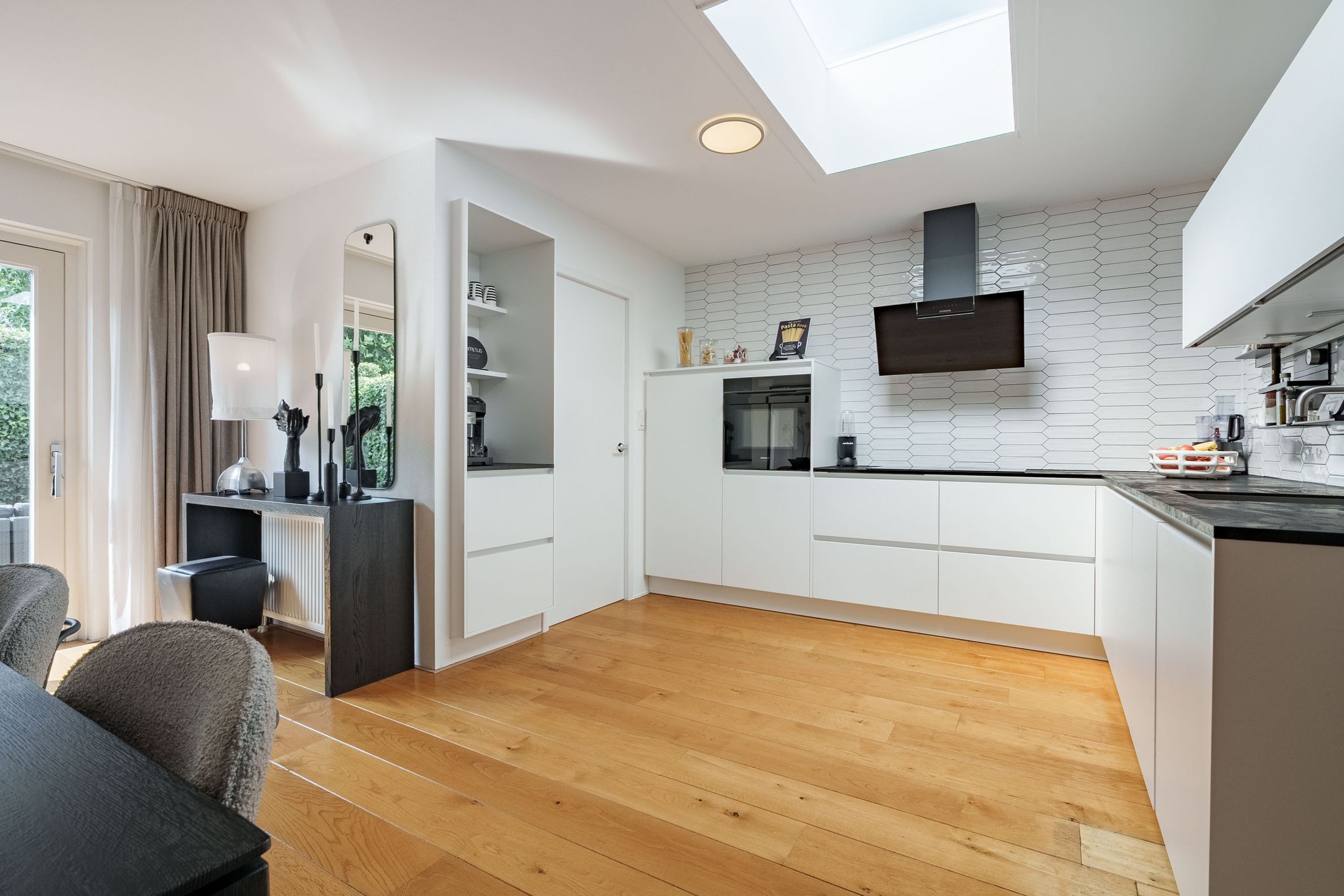 Photo 12 of Gerard Walschaphove 23