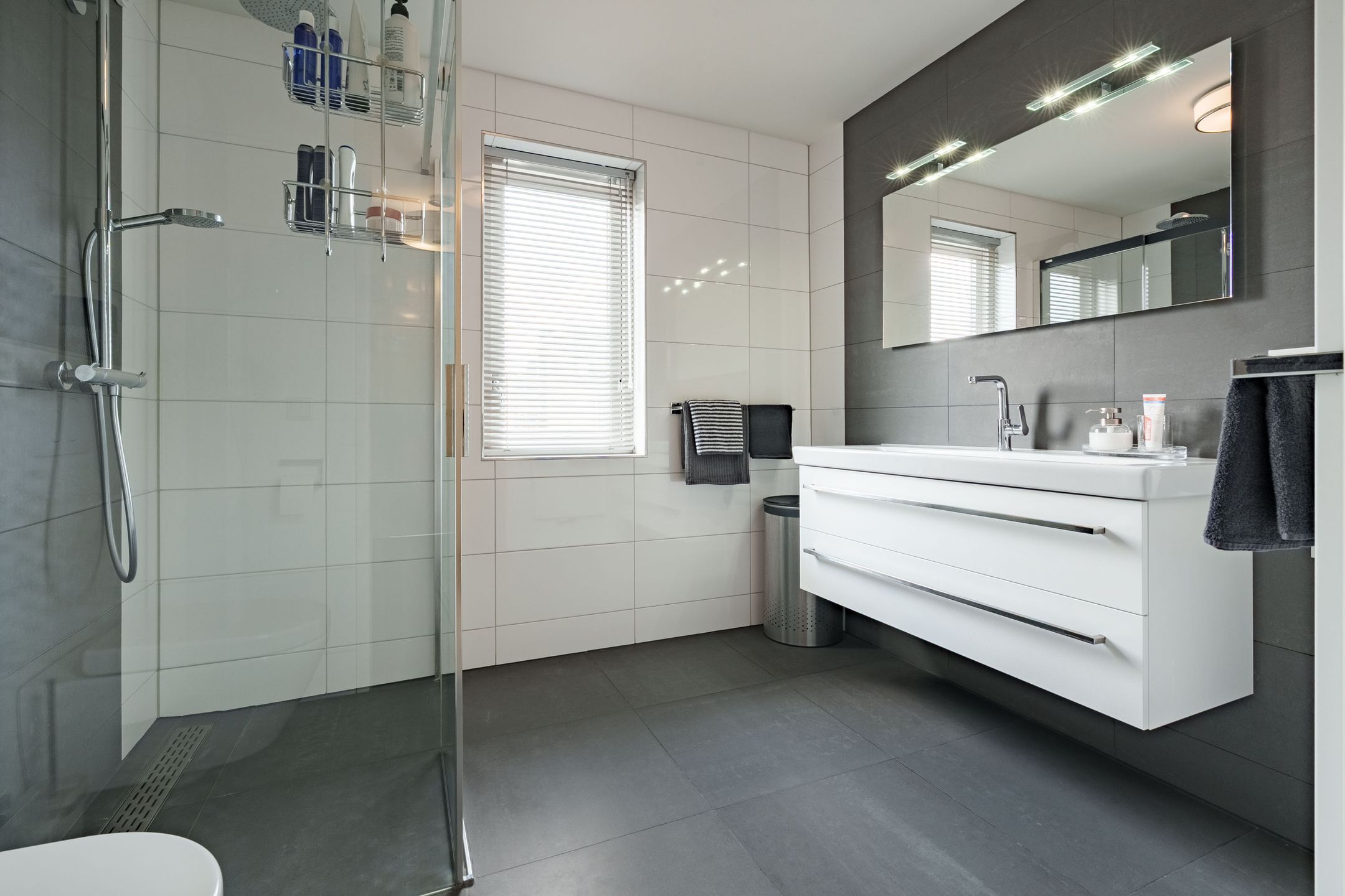 Photo 21 of Gerard Walschaphove 23