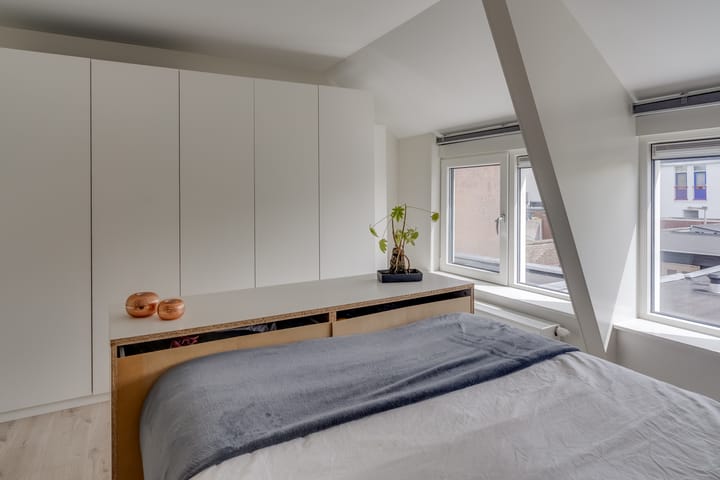 Foto 15 van Brederodestraat 46