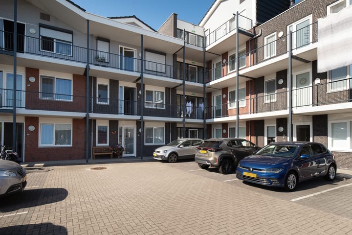 Photo 2 of Haarstraat 150-002