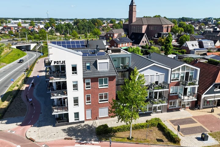 Photo 3 of Haarstraat 150-002