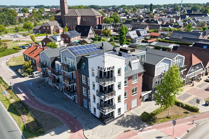 Photo 4 of Haarstraat 150-002