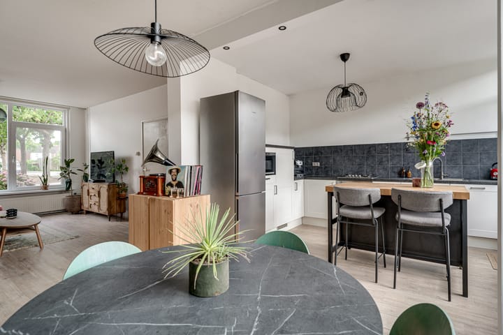 Foto 2 van Bizetstraat 12