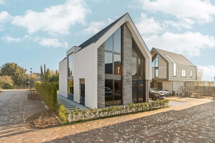 Photo 4 of Fritz Langstraat 5