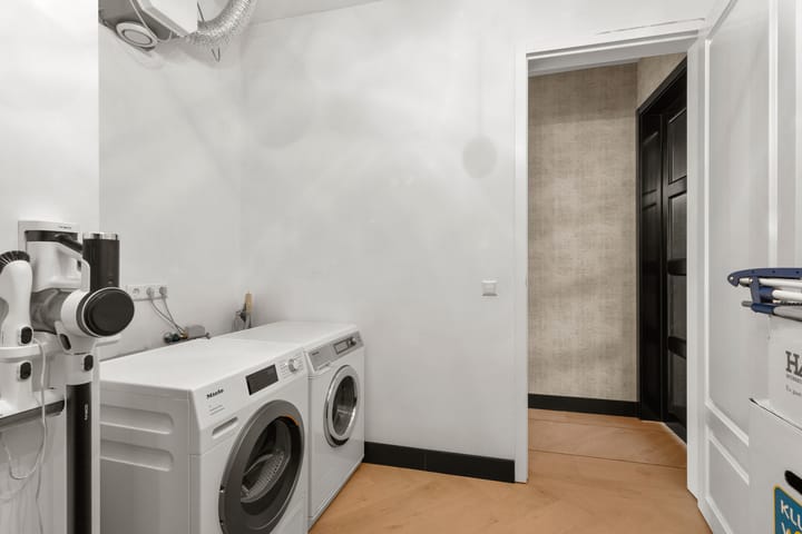 Photo 32 of Fritz Langstraat 5