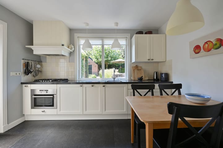 Foto 11 van Jac. van Looylaan 10