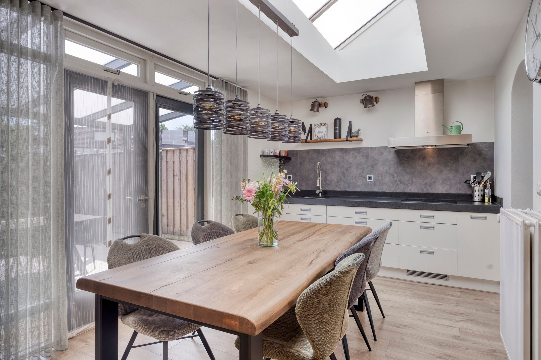 Photo 3 of Hunzestraat 120