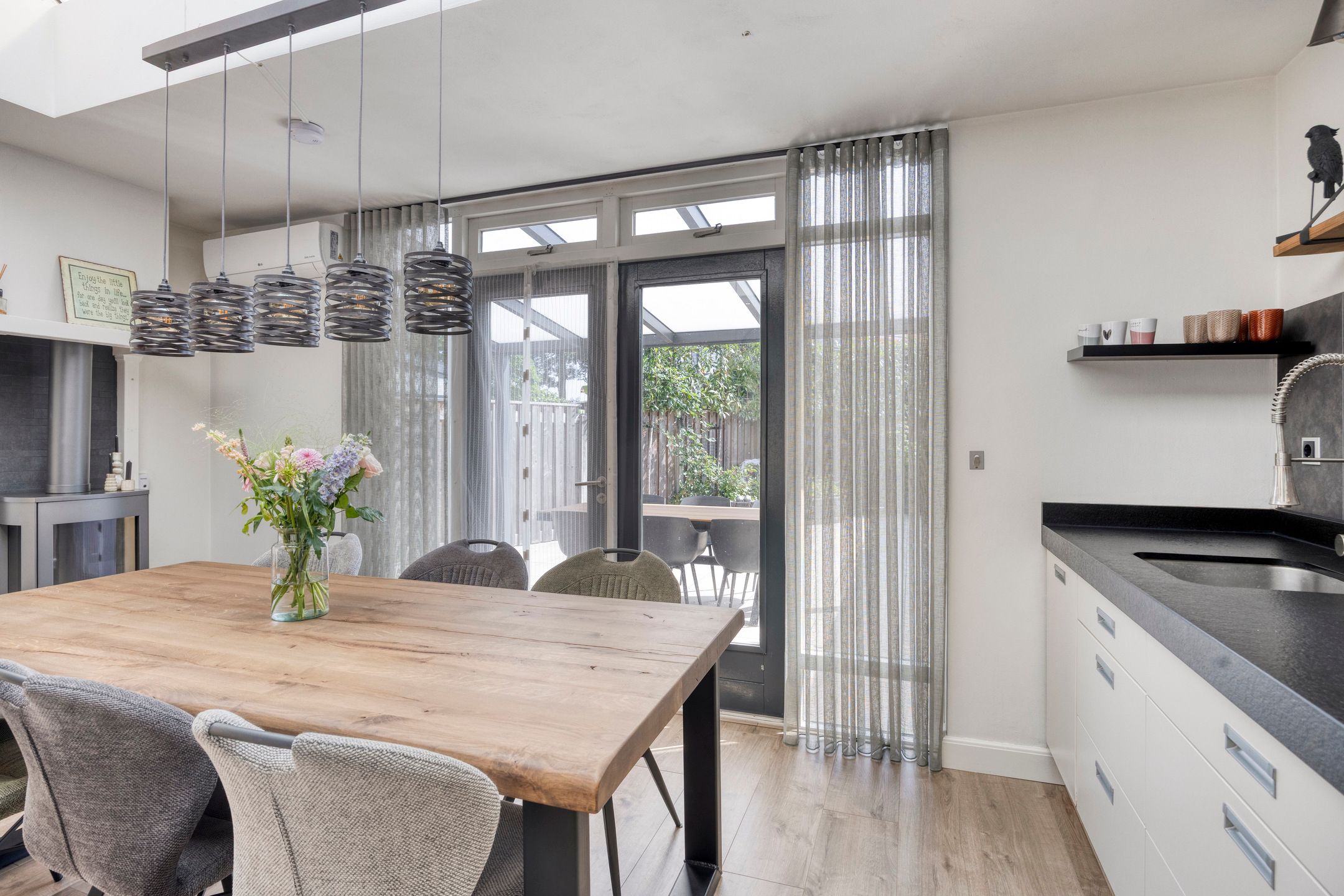 Photo 12 of Hunzestraat 120