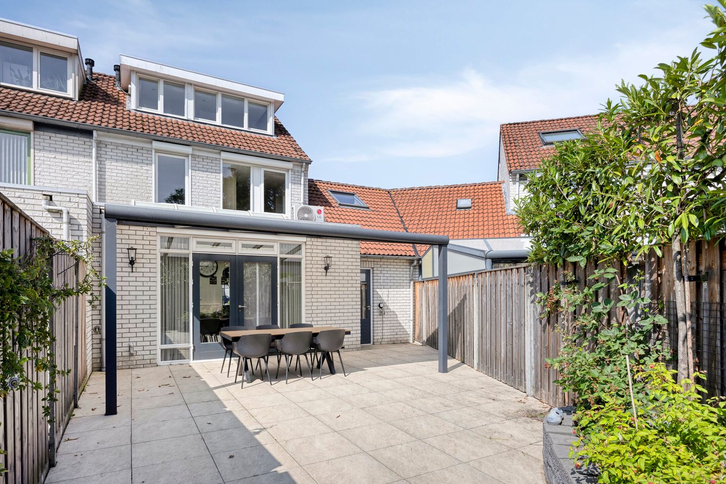 Photo 34 of Hunzestraat 120