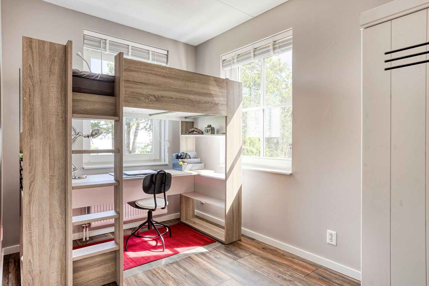 Photo 34 of Tusschen beide Wegen 10