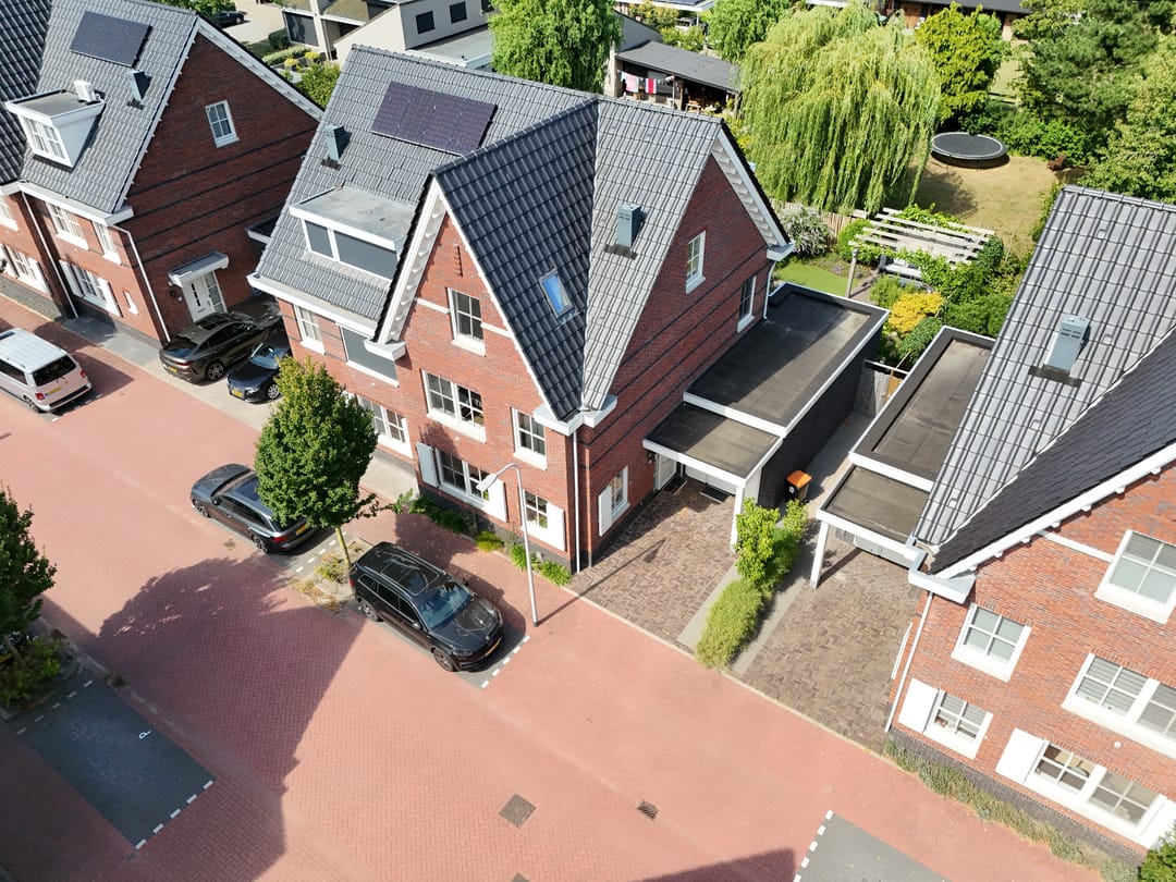 Photo 52 of Tusschen beide Wegen 10