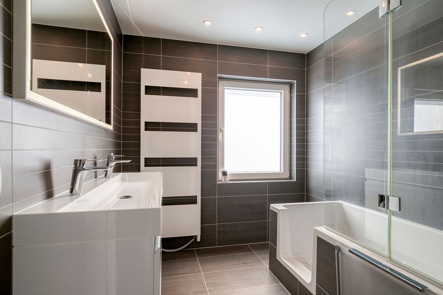 Foto 20 van Adelaertstraat 16