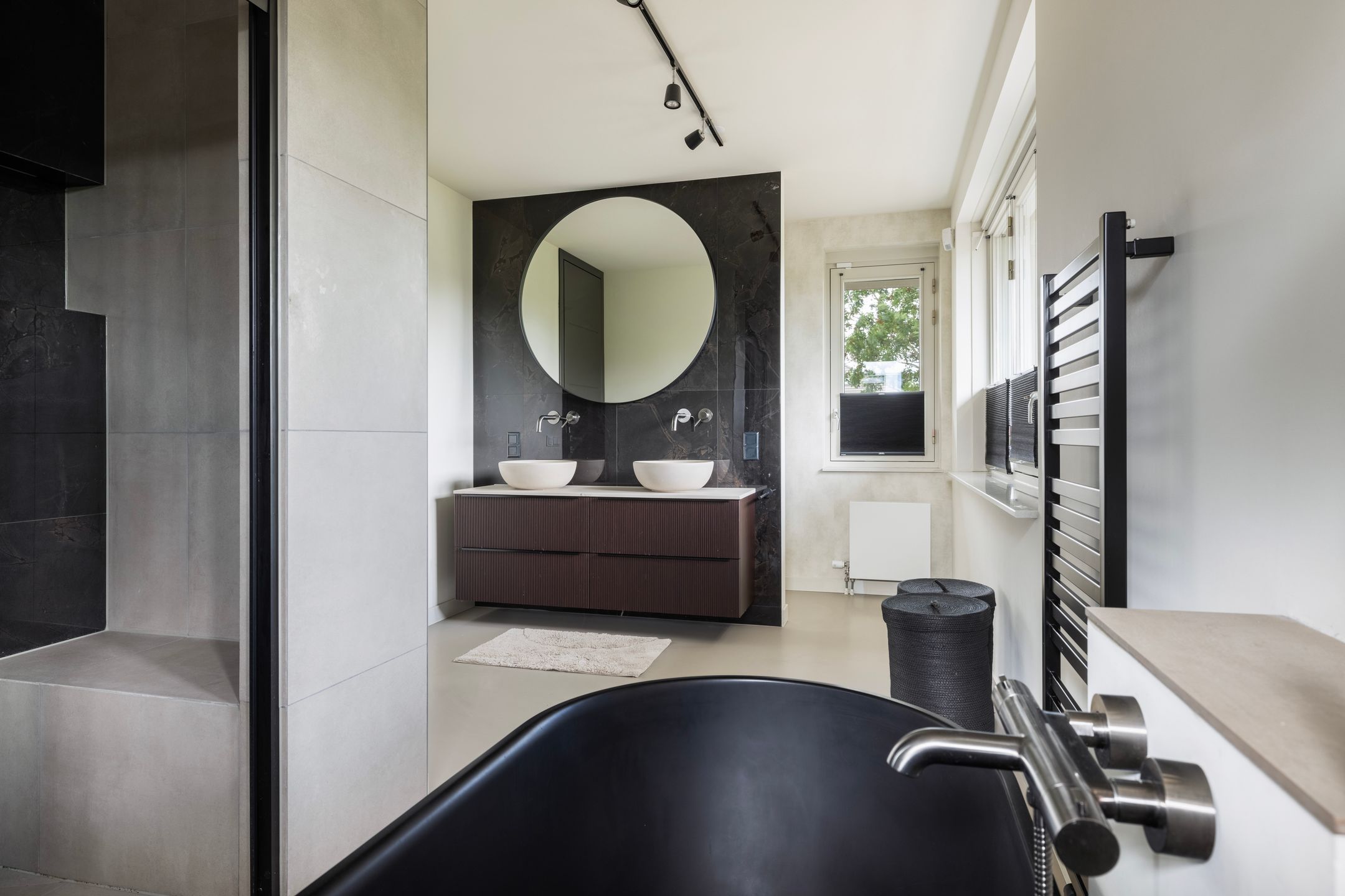 Photo 48 of Bandhaak 10