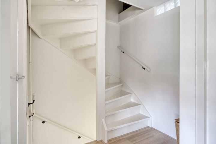 Foto 11 van Van Limburg Stirumlaan 12