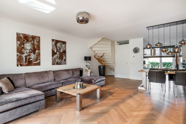 Foto 17 van Mies Bouhuysstraat 17