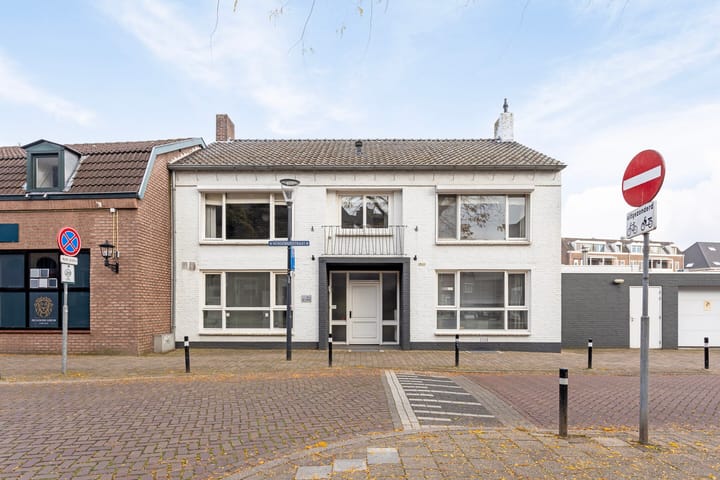 Photo 7 of Henseniusstraat 13-A