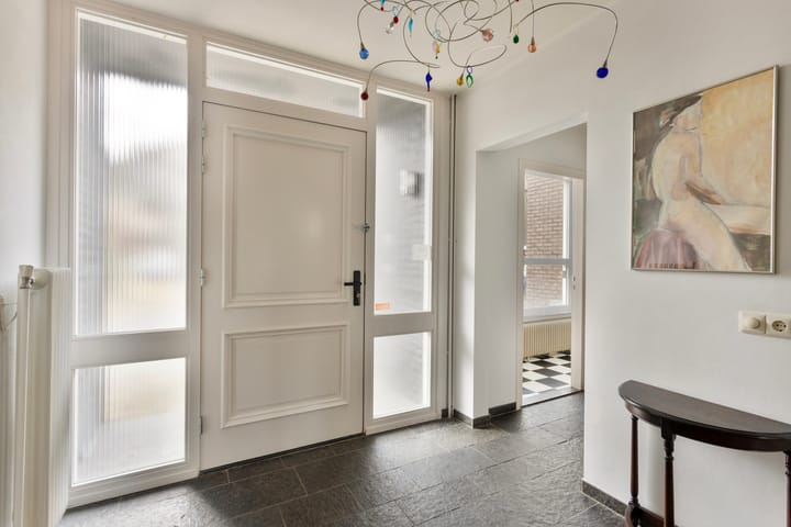 Photo 8 of Henseniusstraat 13-A