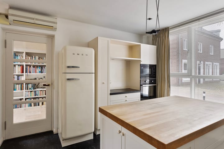 Photo 18 of Henseniusstraat 13-A