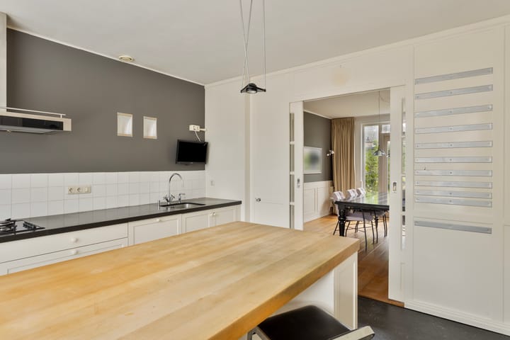 Photo 20 of Henseniusstraat 13-A