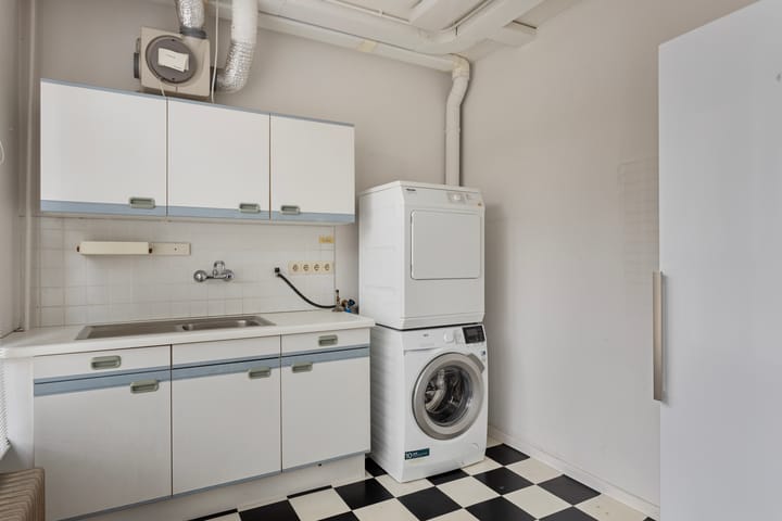 Photo 21 of Henseniusstraat 13-A